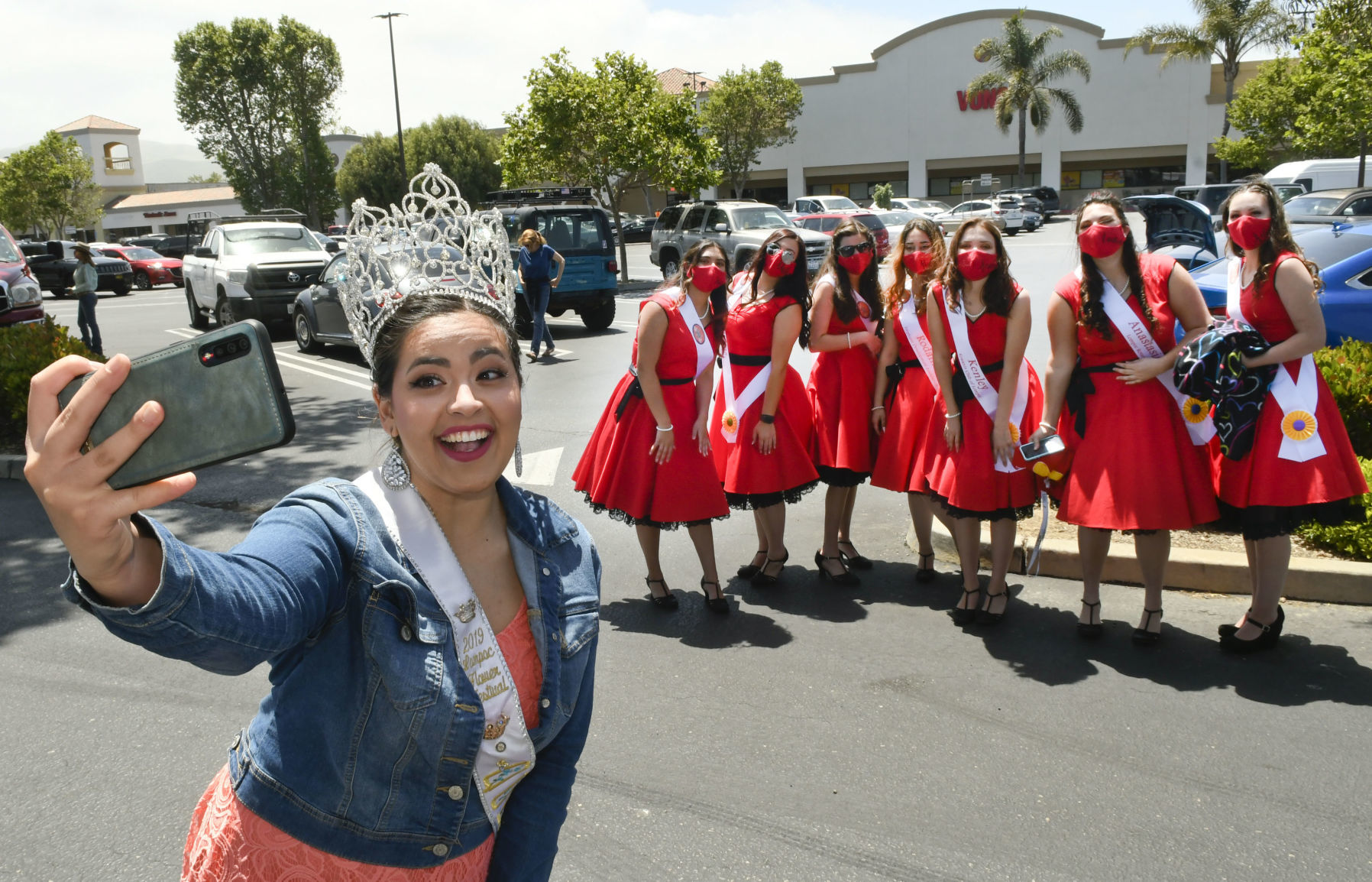 052320 Flower Queen parade 02.jpg
